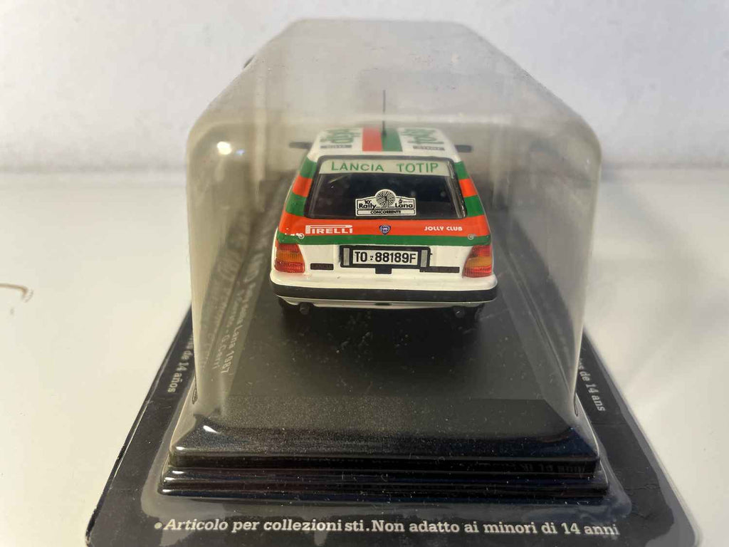 Lancia Delta HF 4WD blanche, rouge et verte numéro 1 - rallye Della Lana (Italie) de 1987