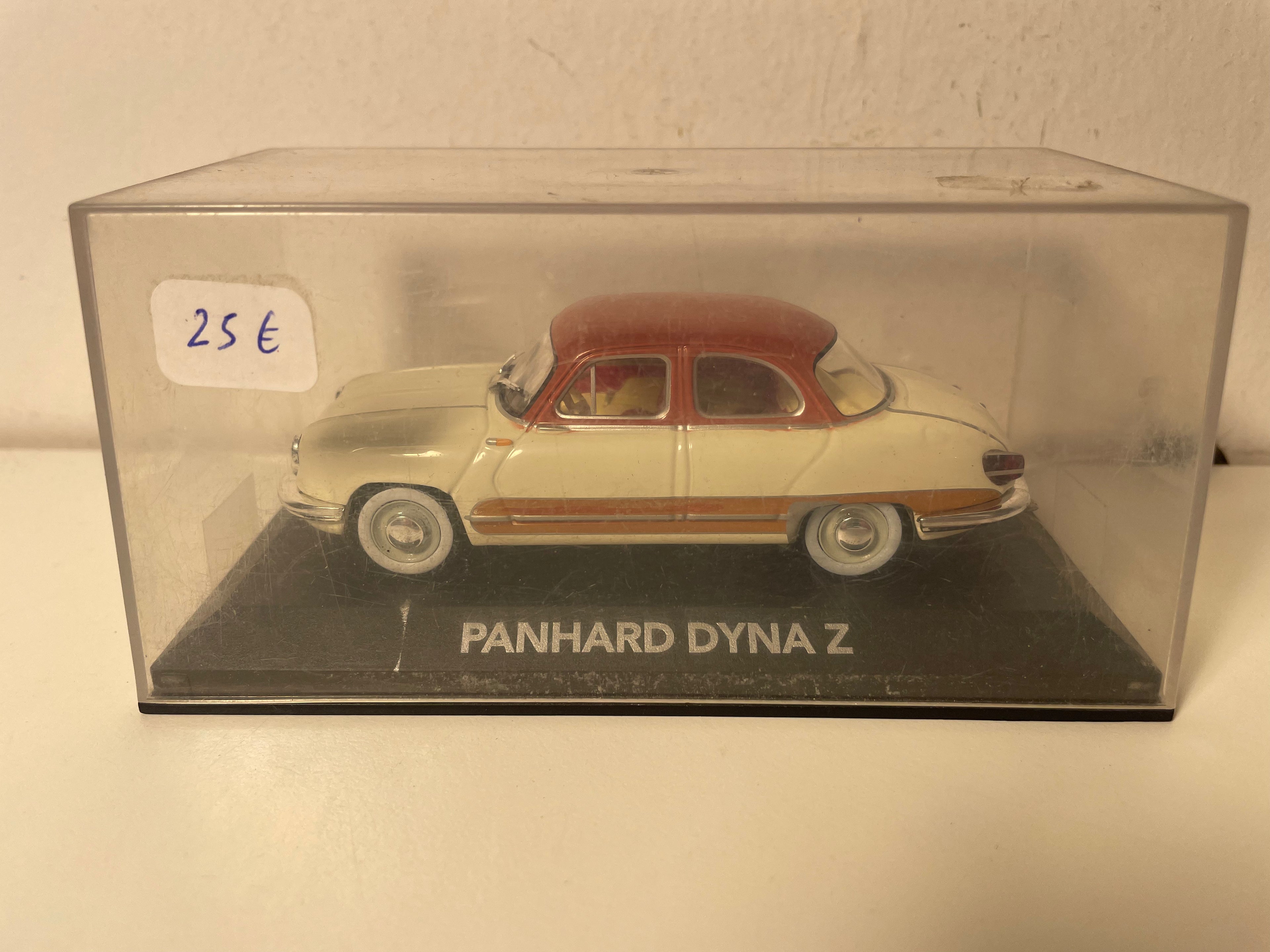 Panhard Dyna Z beige a brong