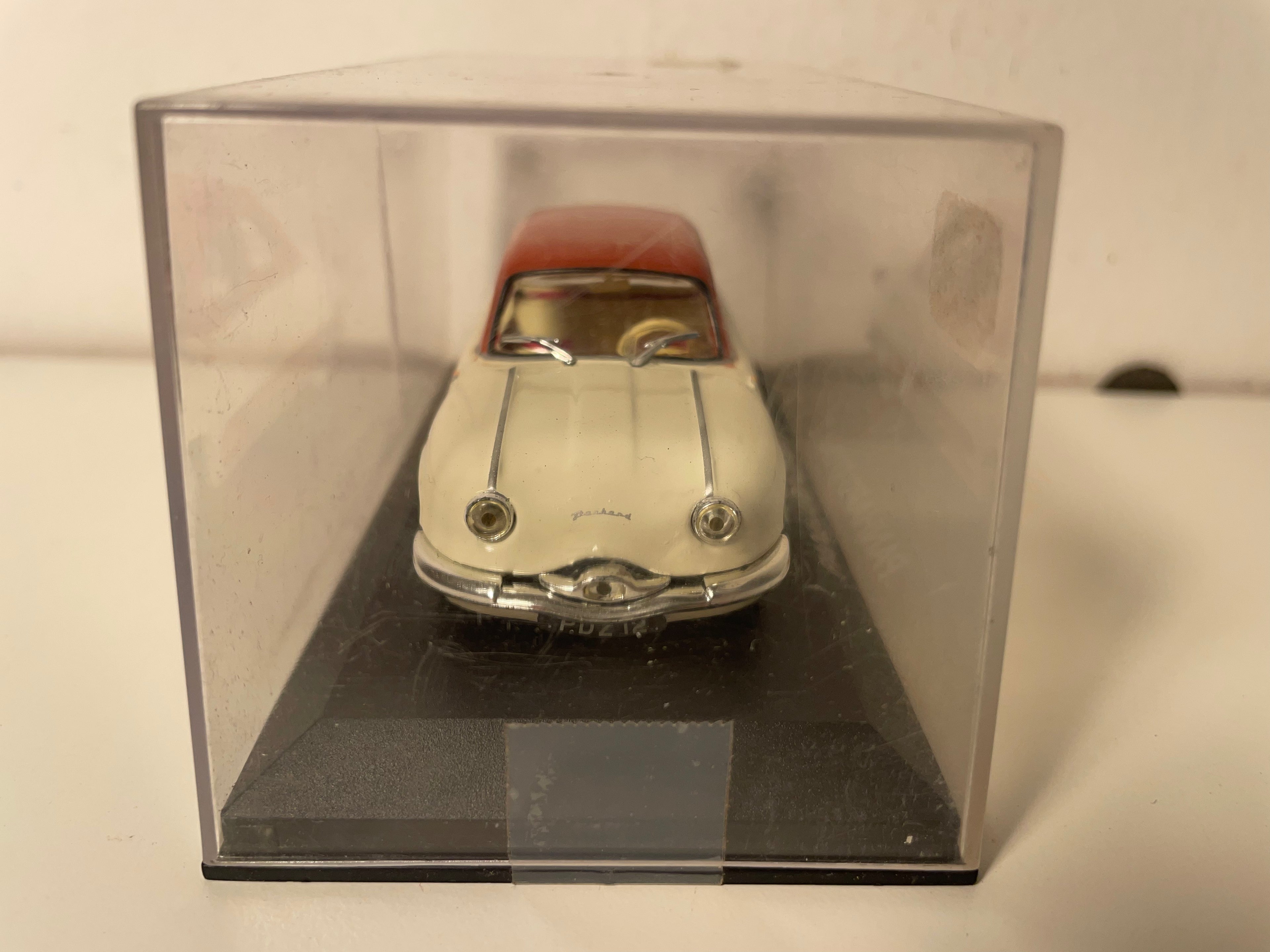 Panhard Dyna Z beige a brong