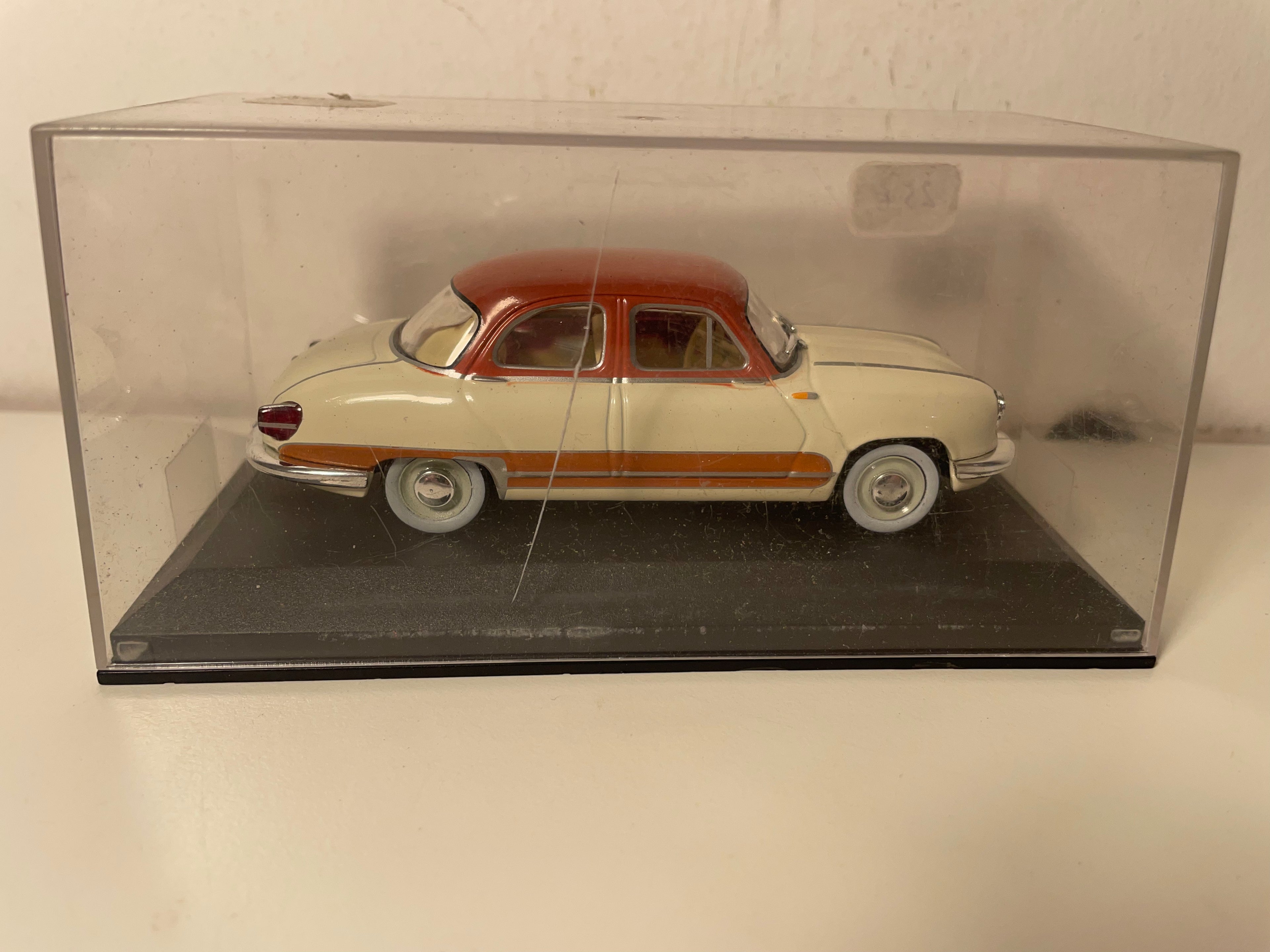 Panhard Dyna Z beige a brong