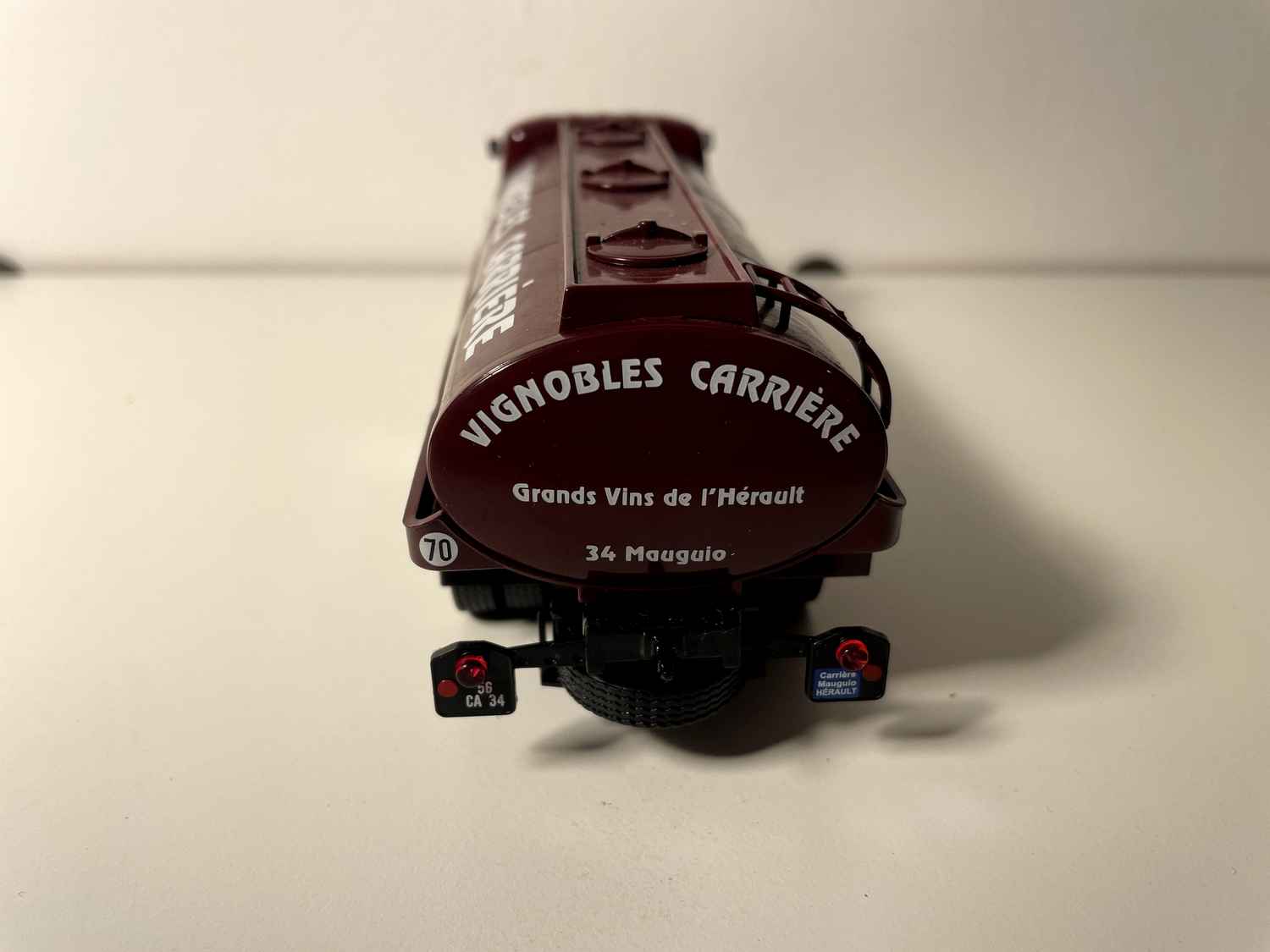 Cysterna Berliet GLM 10B cysterna winnań Carrière (34 Mauguio) - Kolekcja Hachette