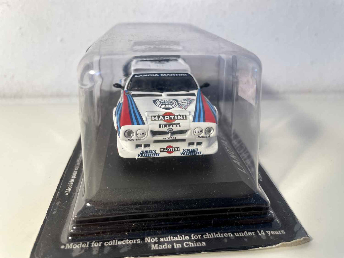 Lancia Delta S4 blanche, bleue et rouge numéro 6 - RAC Rally de 1985 (Grande-Bretagne)