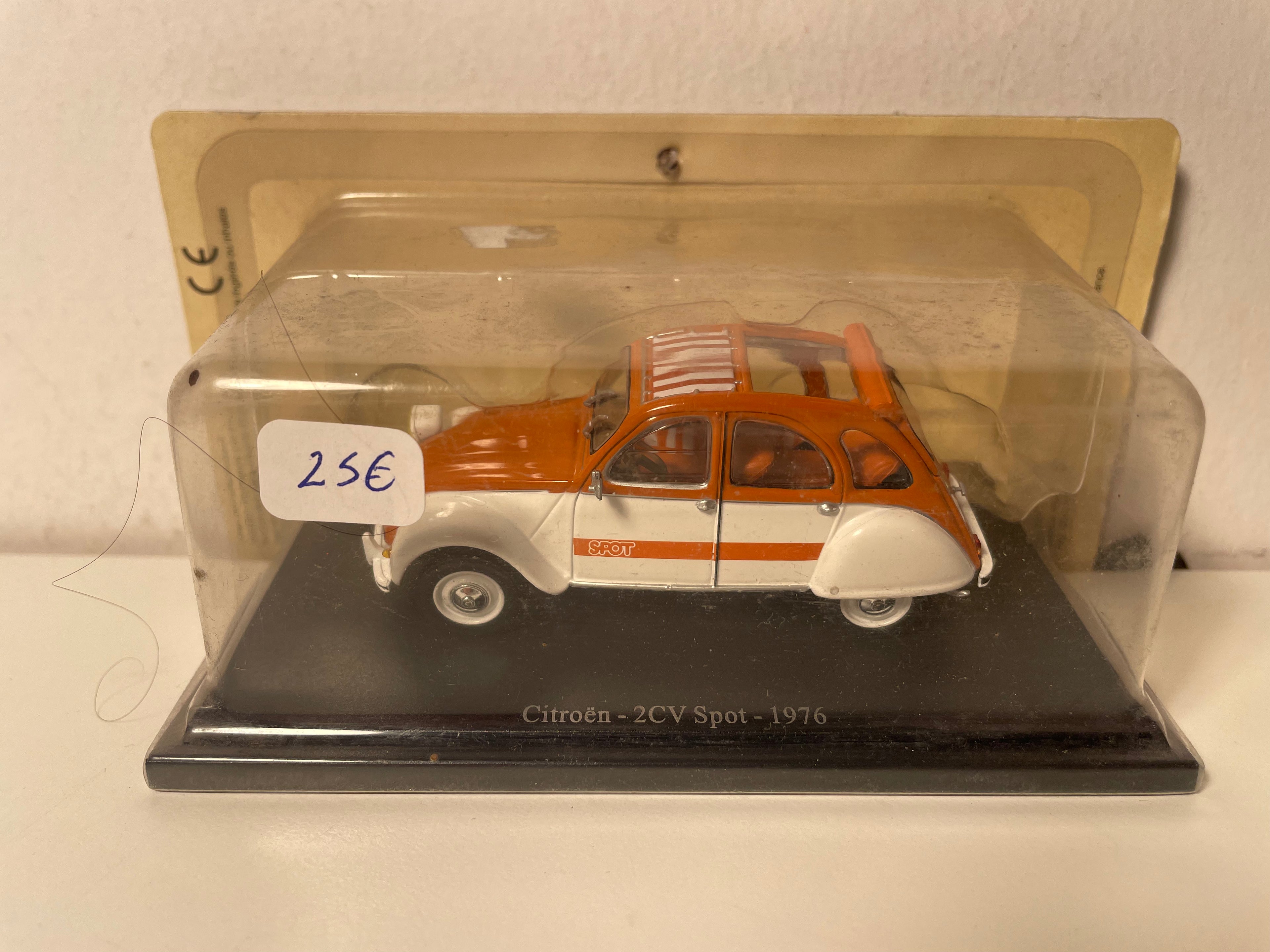 Citroën 2 CV Spot orange et blanche de 1976 (blister)