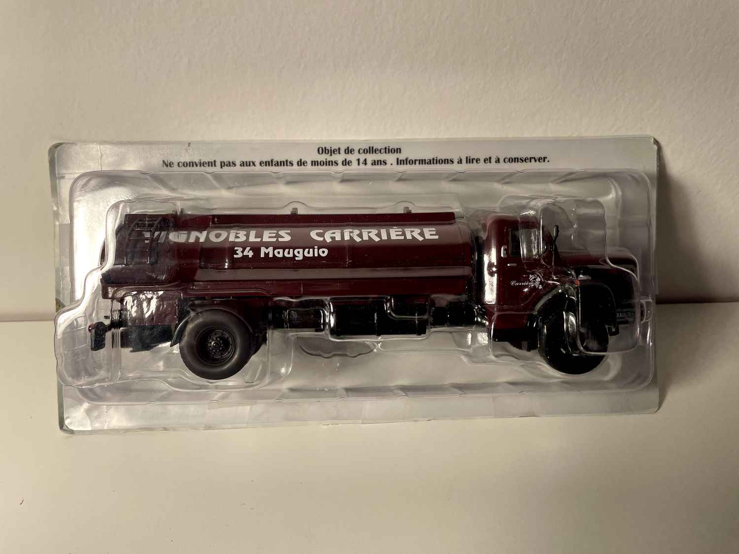 Cysterna Berliet GLM 10B cysterna winnań Carrière (34 Mauguio) - Kolekcja Hachette