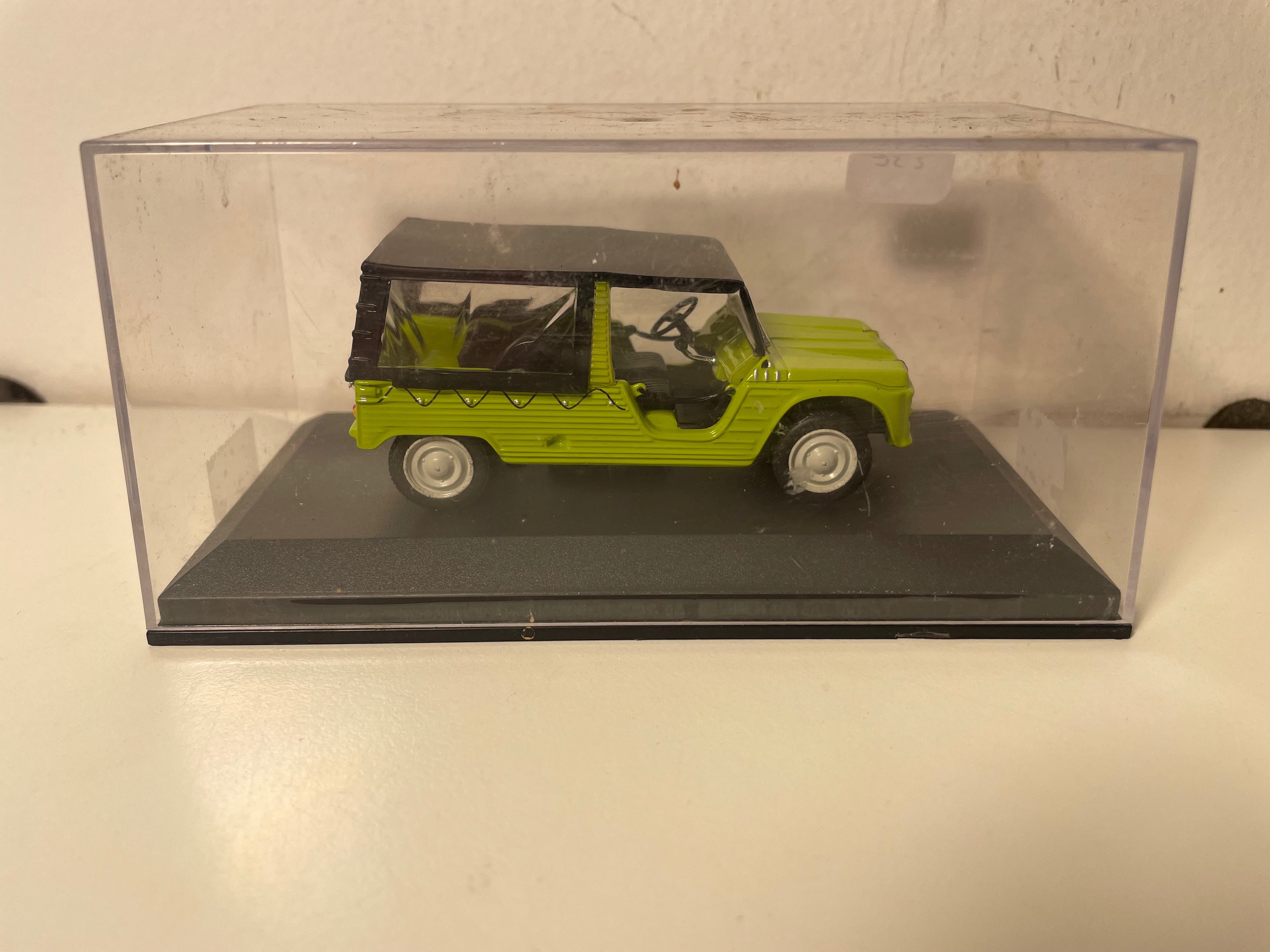 Citroën Méhari verte de 1970 (IL MANQUE LES RETROS)