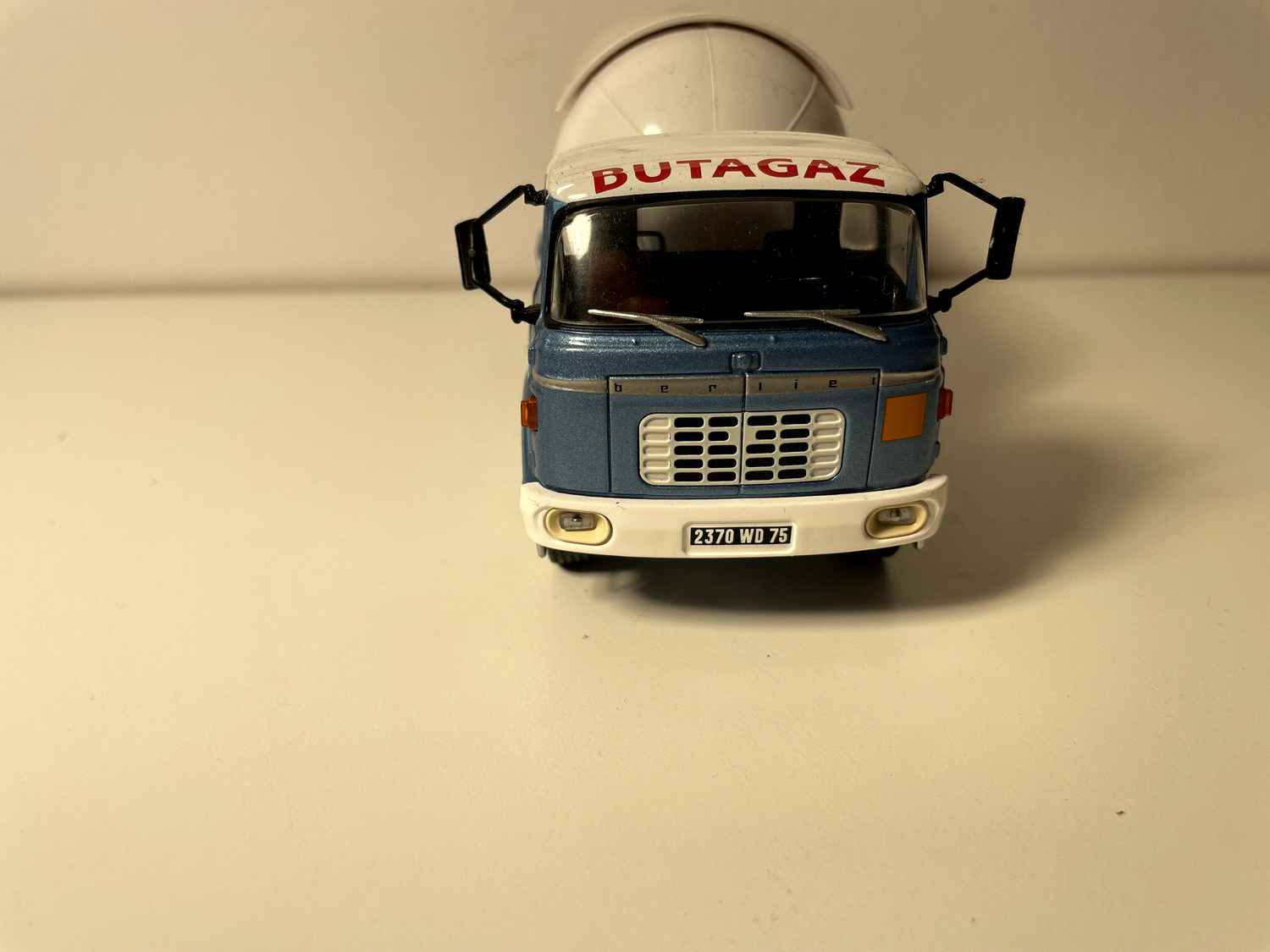 Camion citerne Berliet GCK 160 B bleu et blanc citer gazière Propane - Butagaz