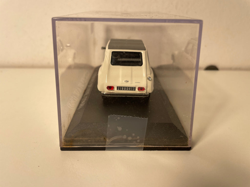 Citroën Dyane blanche et toit gris de 1968