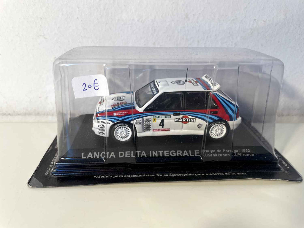 Lancia Delta Intégrale blanche, bleue et rouge numéro 4 - rallye du Portugal de 1992