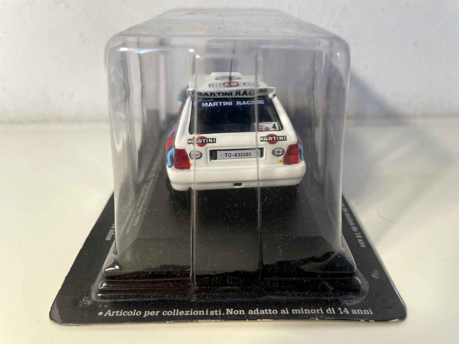 Lancia Delta Intégrale blanche, bleue et rouge numéro 4 - rallye du Portugal de 1992