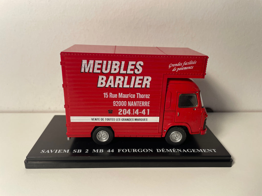 Renault Saviem SB 2 MB 44 furgão vermelho de mudanças (Mudanças Meubles BERLIER em Nanterre (92)) - espelhos em falta