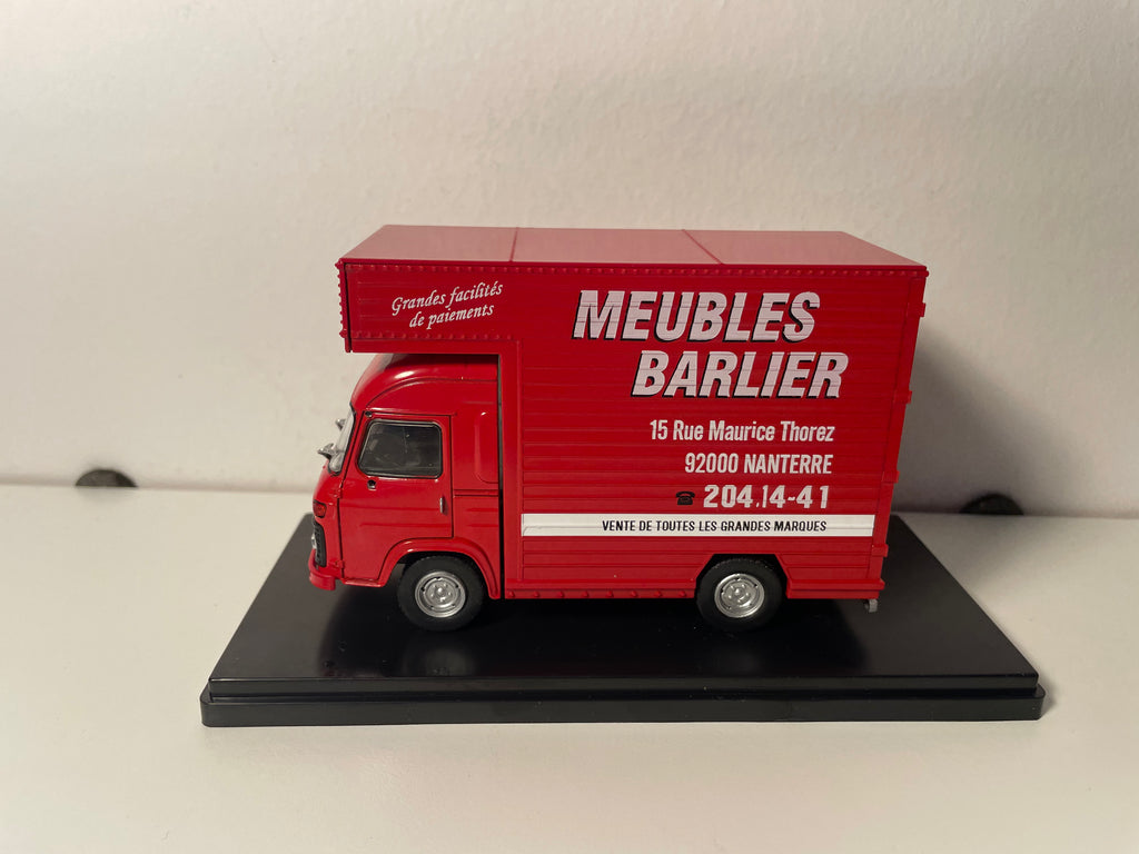 Renault Saviem SB 2 MB 44 furgão vermelho de mudanças (Mudanças Meubles BERLIER em Nanterre (92)) - espelhos em falta