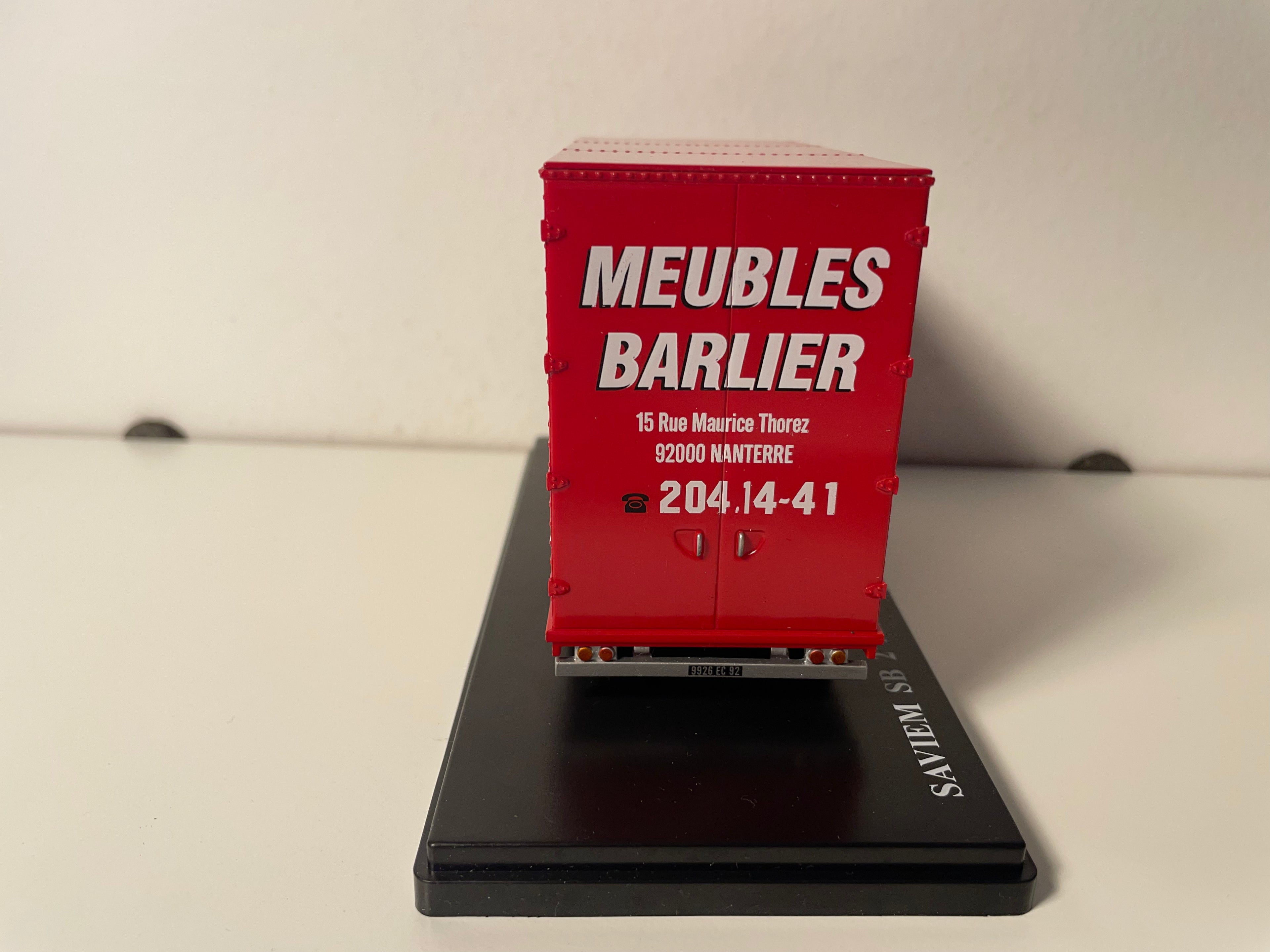 Renault Saviem SB 2 MB 44 furgão vermelho de mudanças (Mudanças Meubles BERLIER em Nanterre (92)) - espelhos em falta