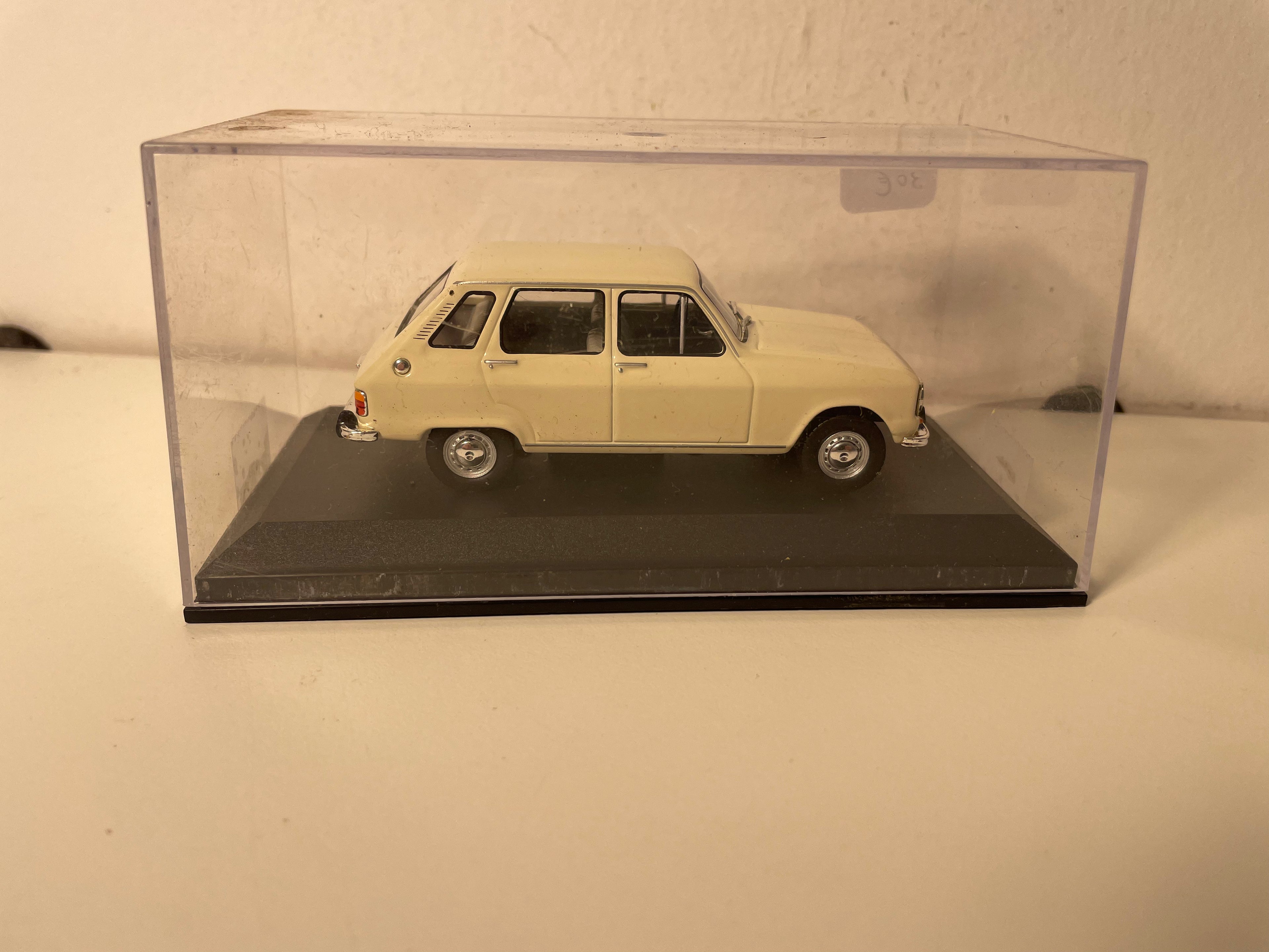 1970 Renault 6 cream
