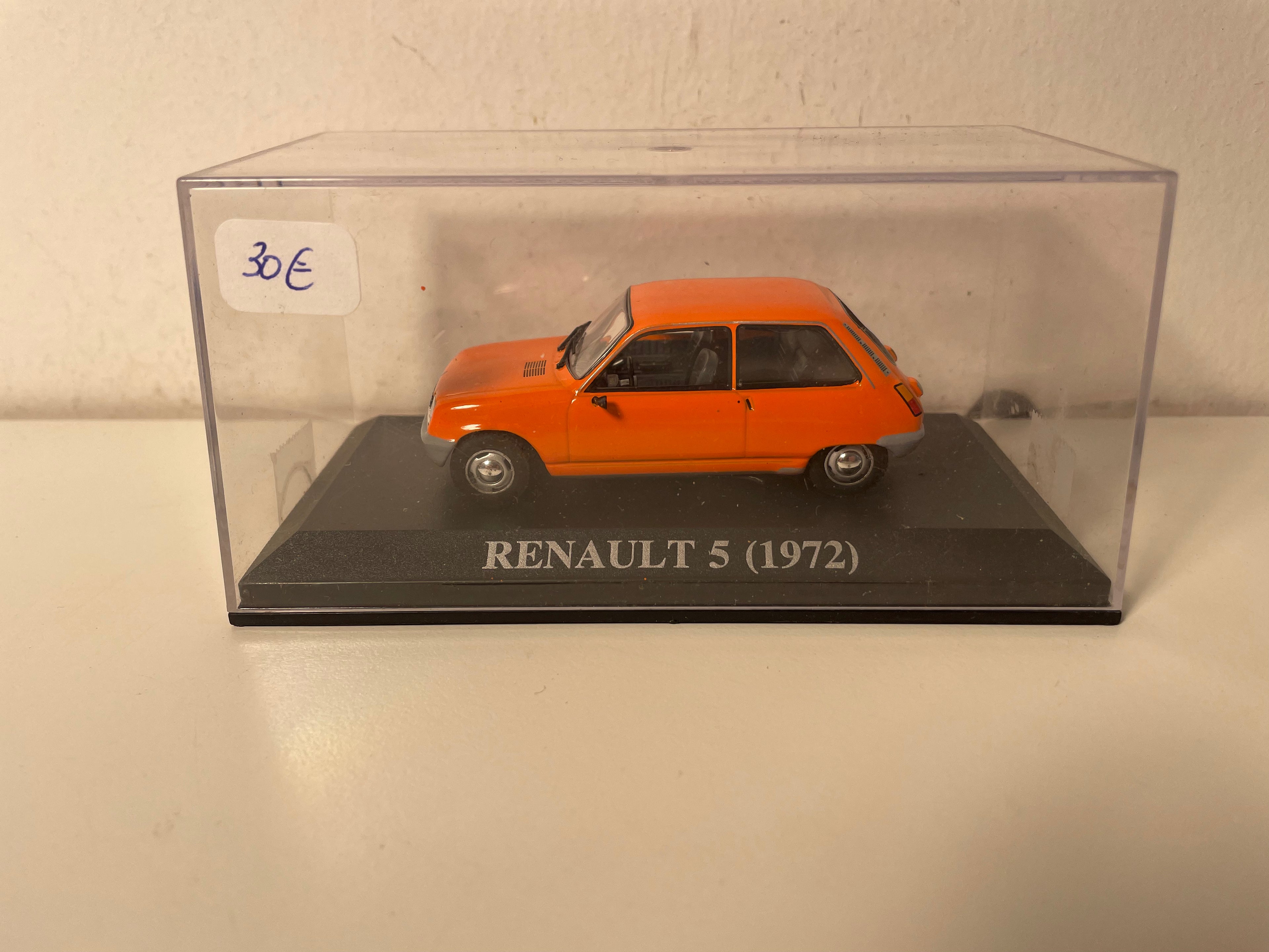 Orange Renault 5 from 1972