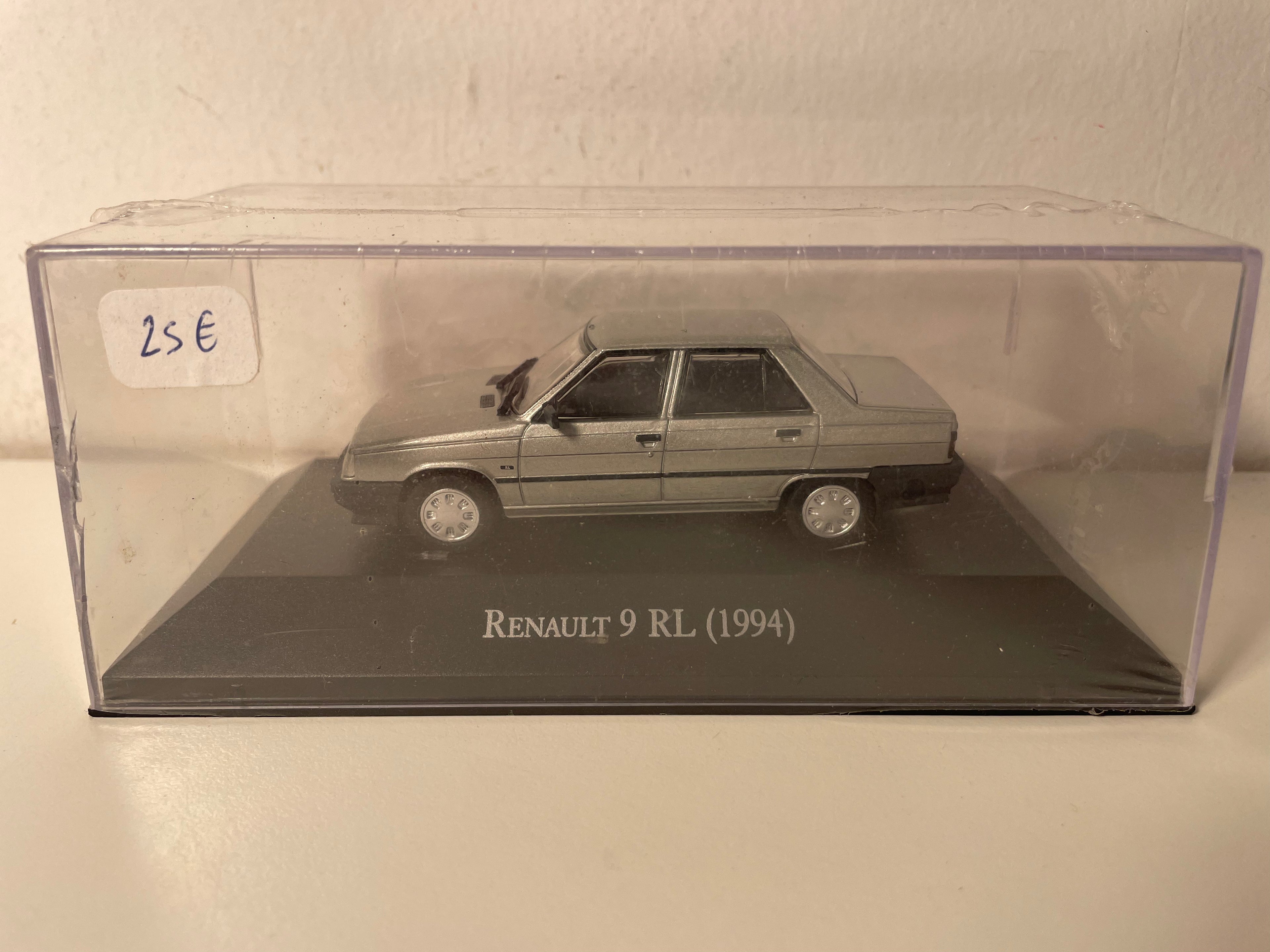 Renault 9 RL grise de 1994