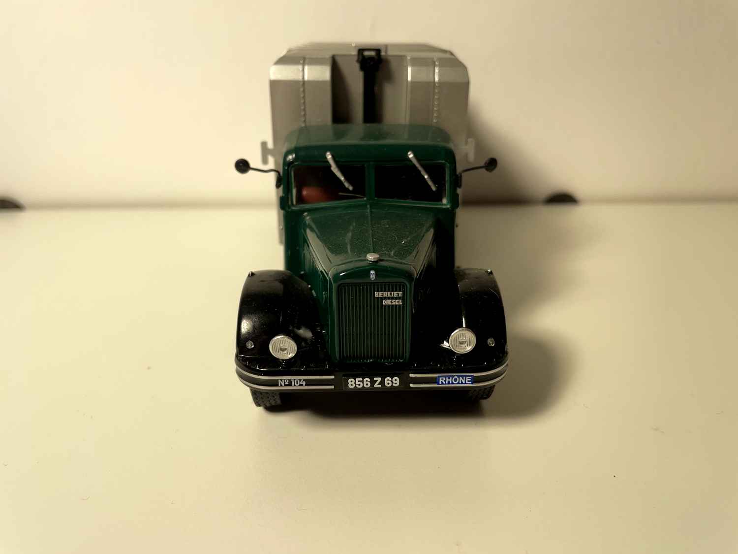 Camión Berliet GDR 7 W con volquete Sovel - camión verde y gris para la recolección de basura
