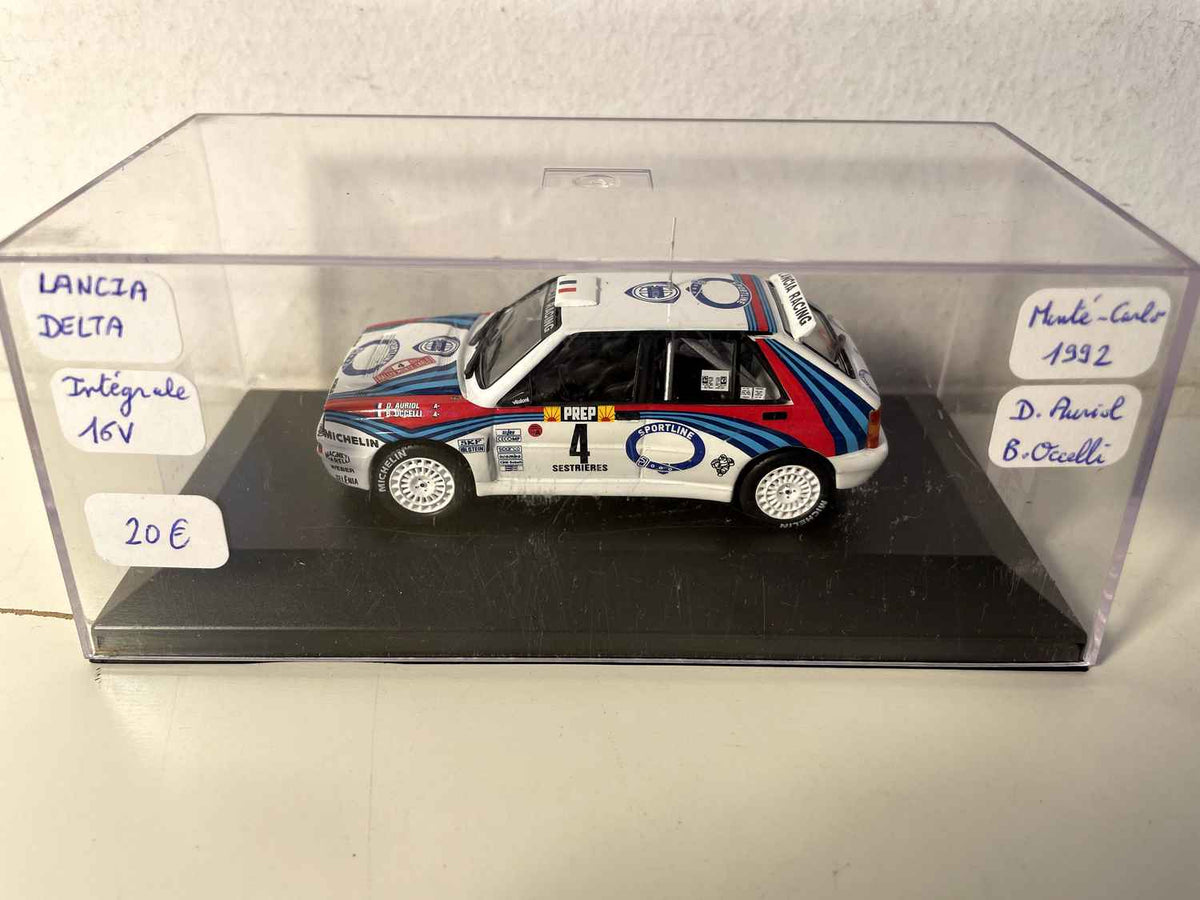 Lancia Delta Intégrale 16V blanche, rouge et bleue numéro 4 - Rallye de Monté-Carlo de 1992