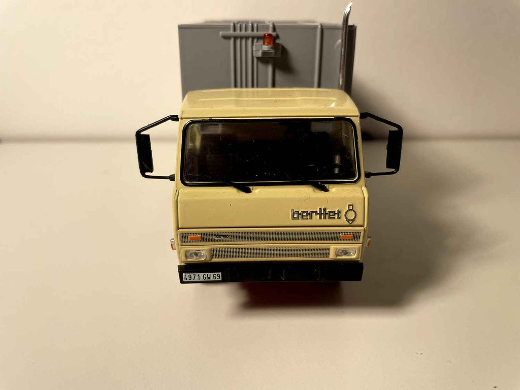 Berliet GC 100 Gelb und Grau - Müllwagen für die Abfallsammlung
