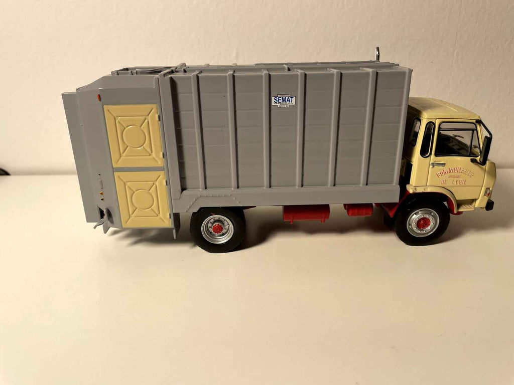 Berliet GC 100 Gelb und Grau - Müllwagen für die Abfallsammlung