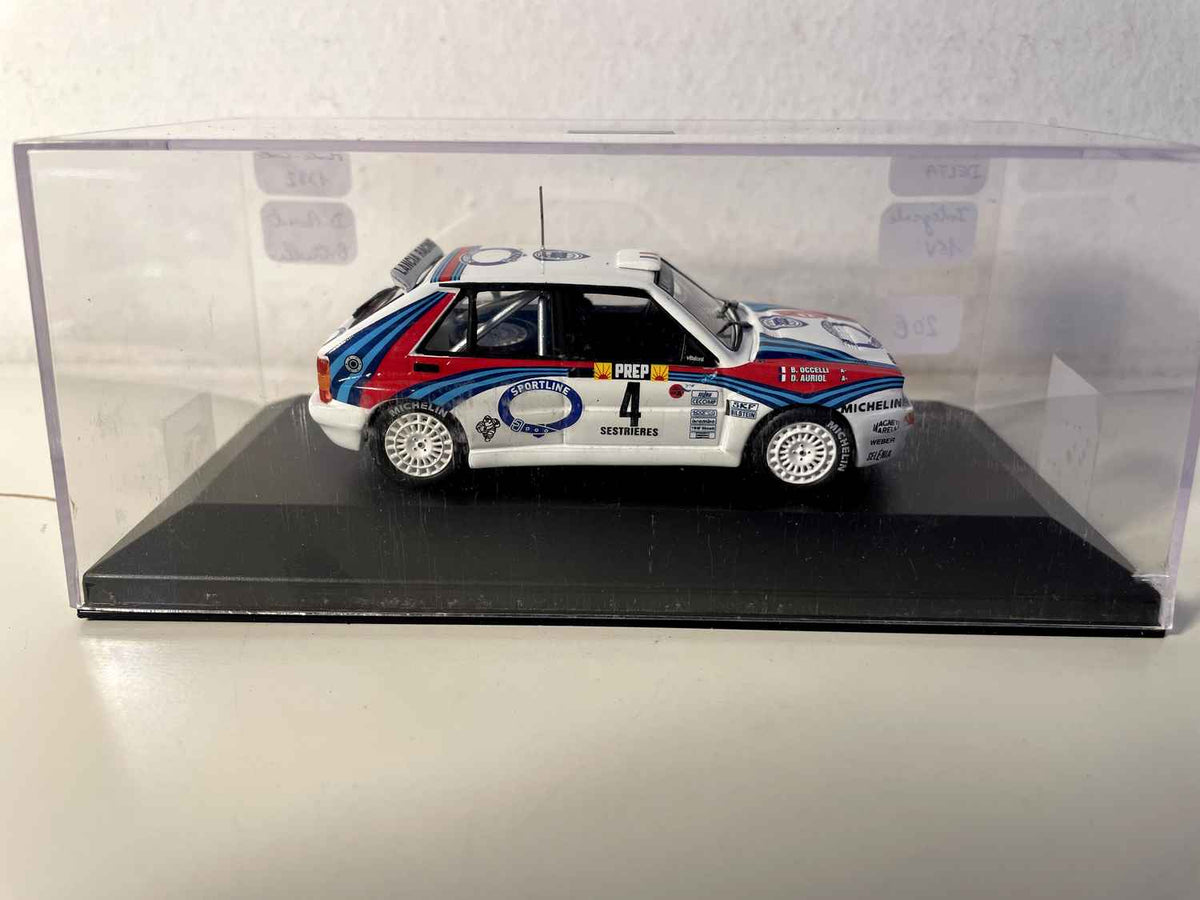 Lancia Delta Intégrale 16V blanche, rouge et bleue numéro 4 - Rallye de Monté-Carlo de 1992