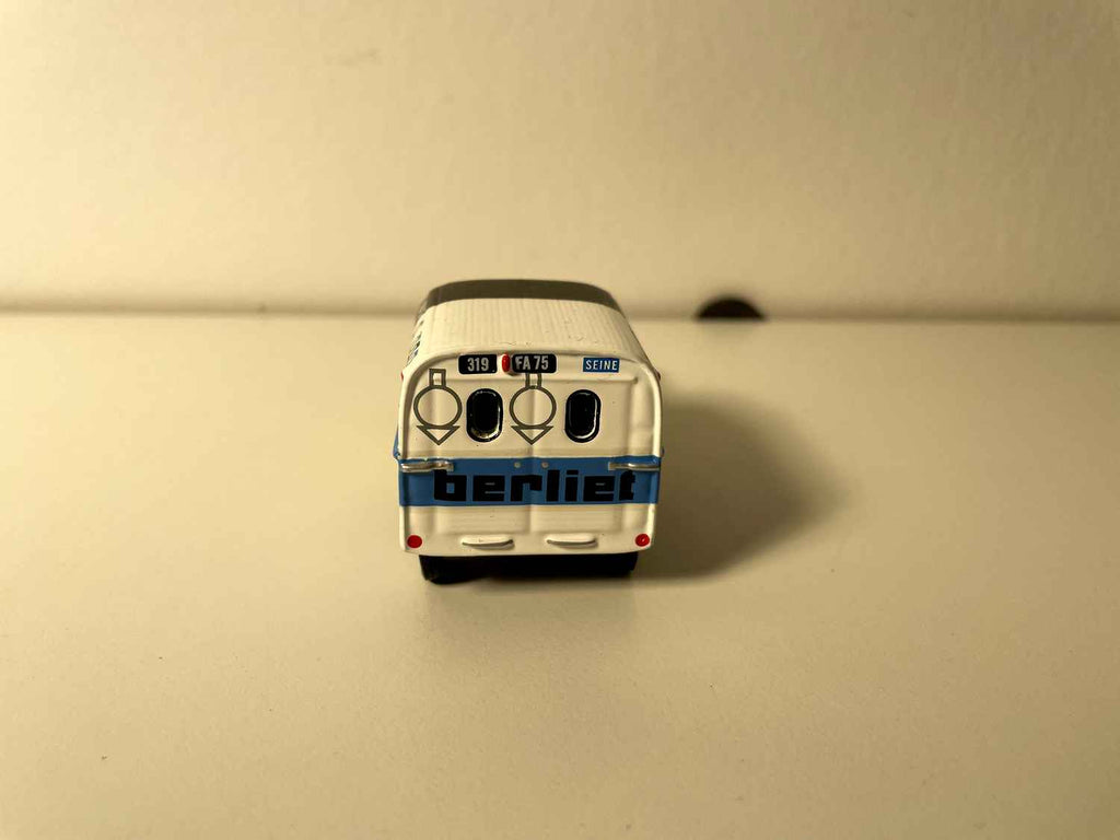 Citro7en 2 CV gialla, bianca, nera e blu con logo BERLIET