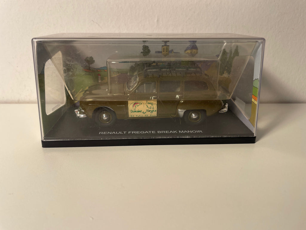 Renault Frégate kombi Manoir w kolorze brązowym z reklamą DOMAINE DES FORGES