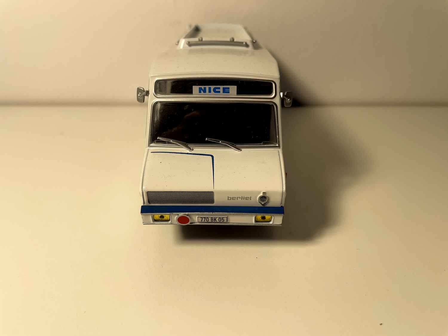 Bus Berliet Stradair20 long RS 612 blo an wäiss (shuttlebus)