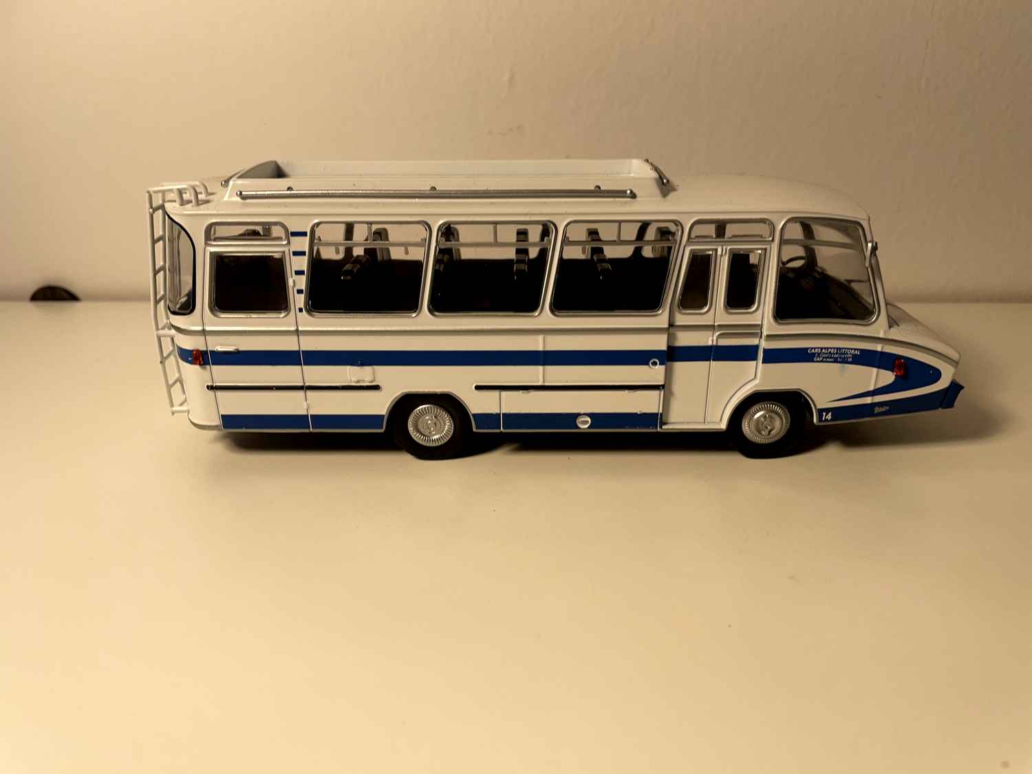 Bus Berliet Stradair20 long RS 612 blo an wäiss (shuttlebus)