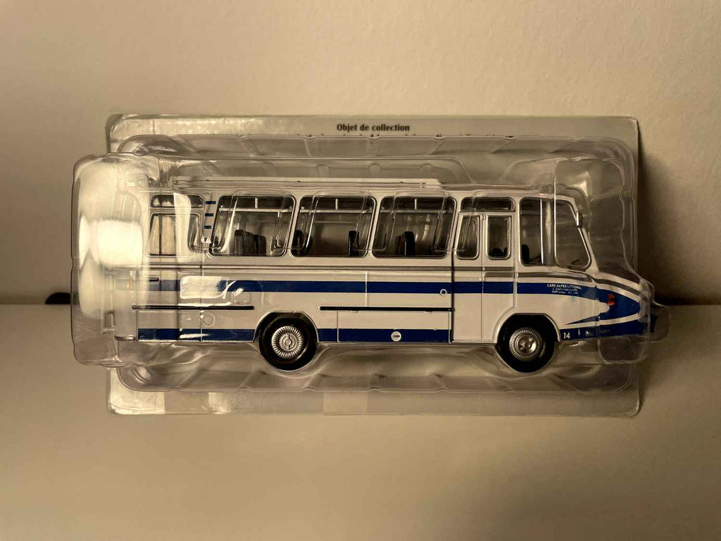 Autocarro Berliet Stradair20 longo RS 612 azul e branco (autocarro de transferência)