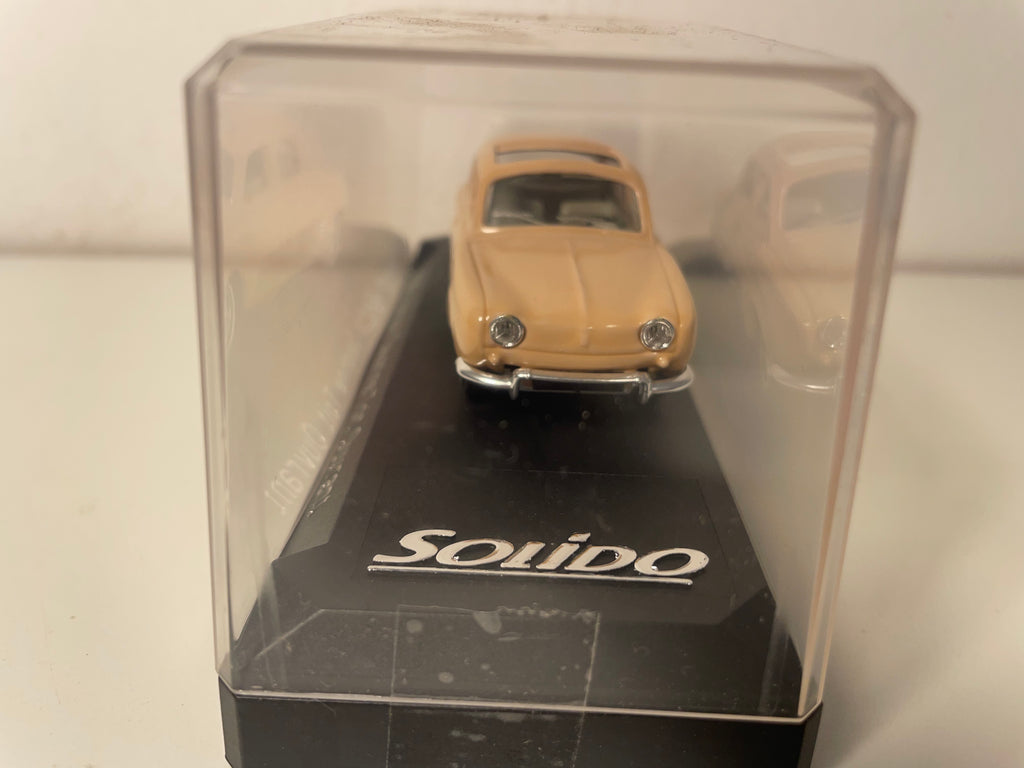 Renault Dauphine met lichtbruin schuifdak (met kartonnen doos) Solido referentie 4542