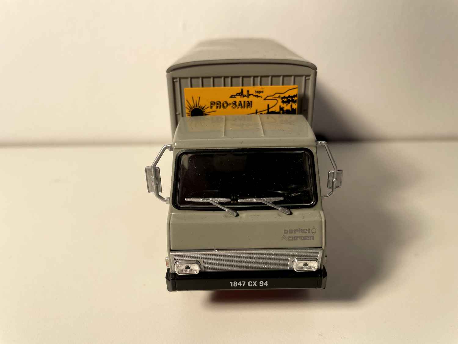 Camion Berliet 560 K laang Transport vun Getränk
