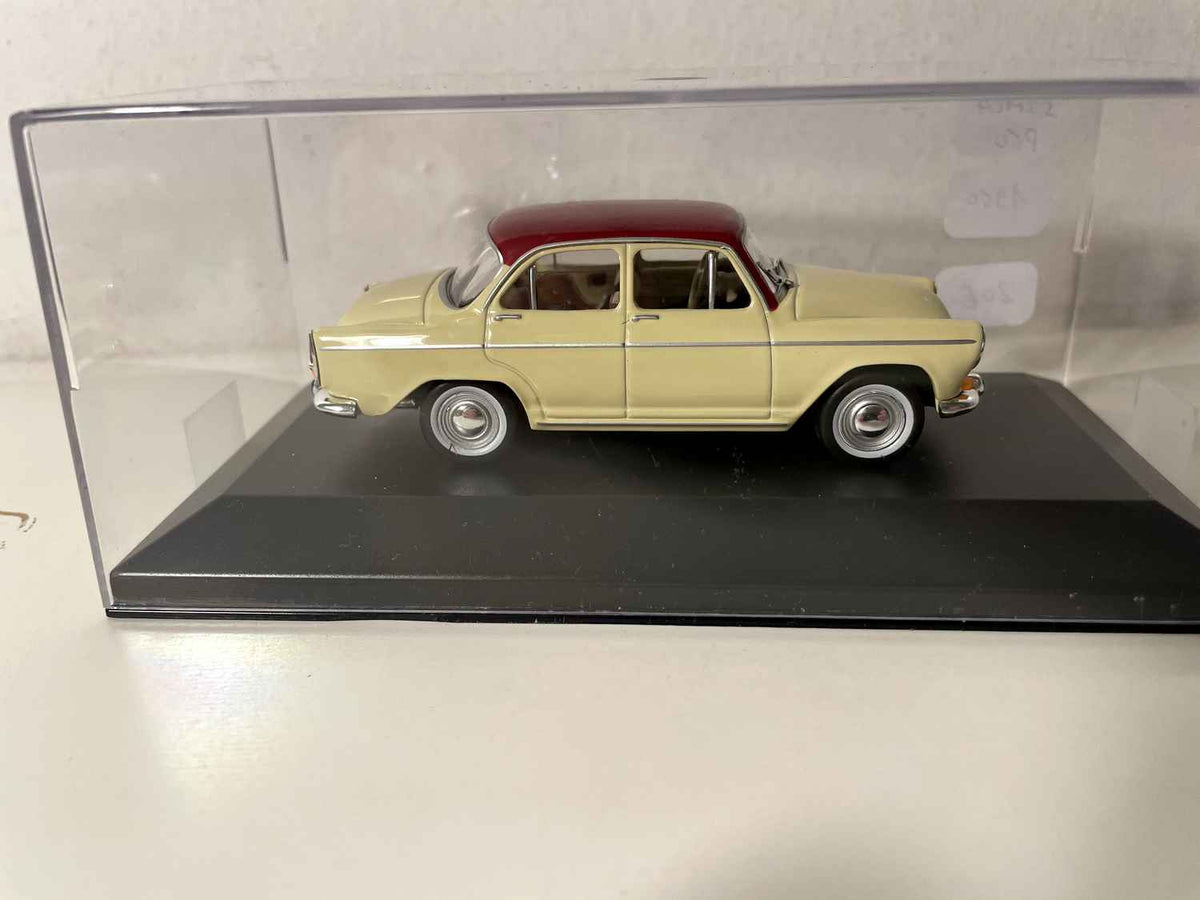 Simca P60 beige et toit bordeaux (voiture rajoutée sur socle)