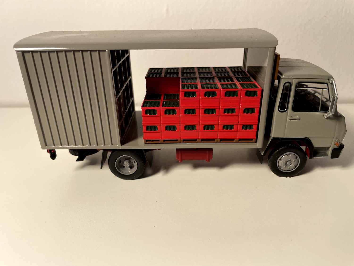 Camion Berliet 560 K laang Transport vun Getränk