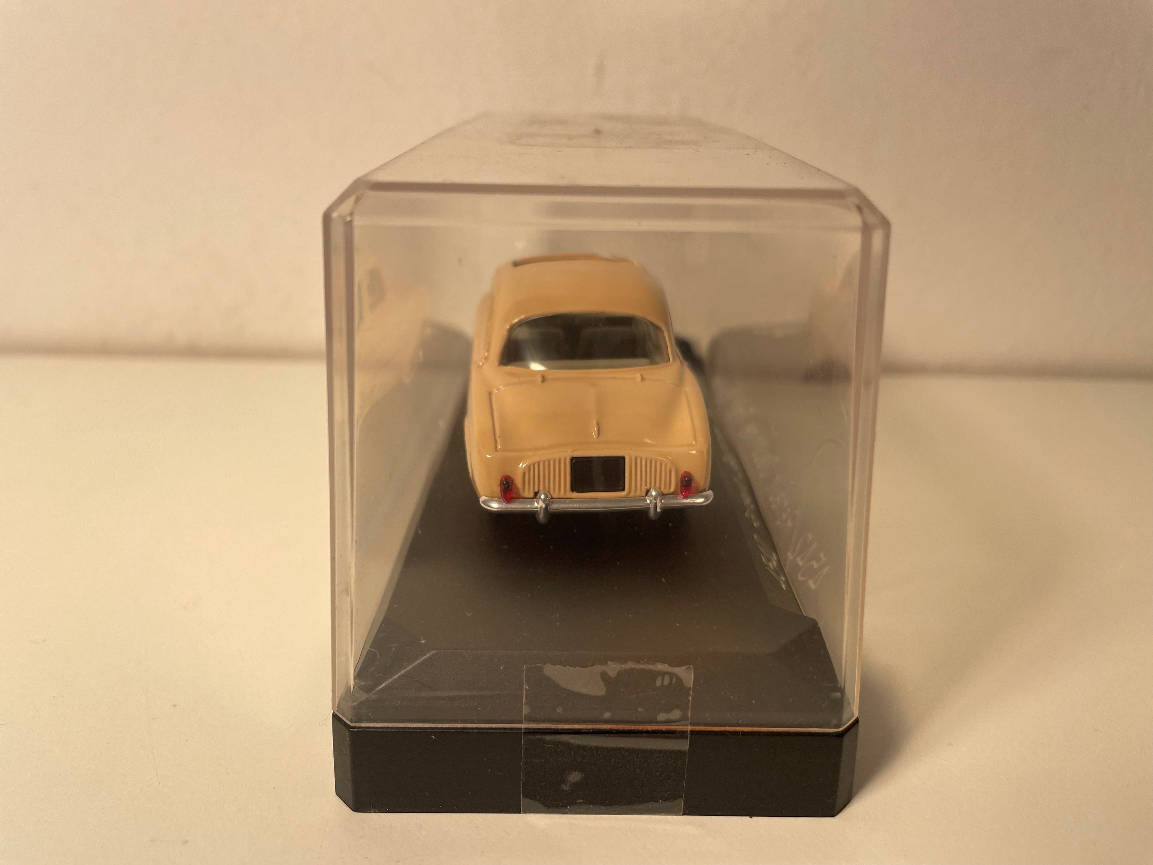 Renault Dauphine mat hellbraunem Schiebedach (mat Kartongskëscht) Solido Referenz 4542