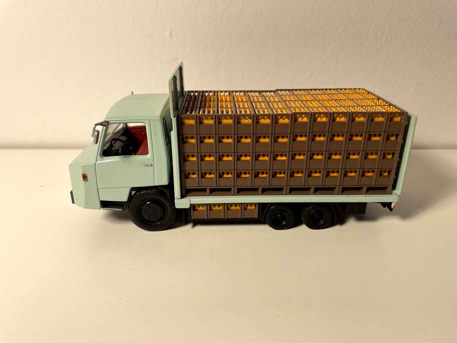 Camion Berliet Tékel bleu pâle transport de boissons (avec bister et avec carton)