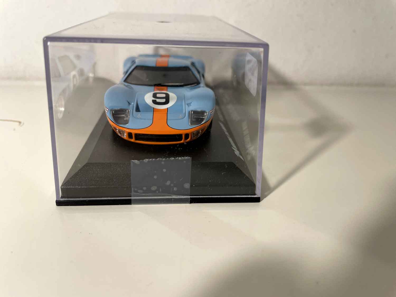 Ford GT40 bleue et orange (couleurs de GULF) numéro 9 - 24 heures du Mans de 1968