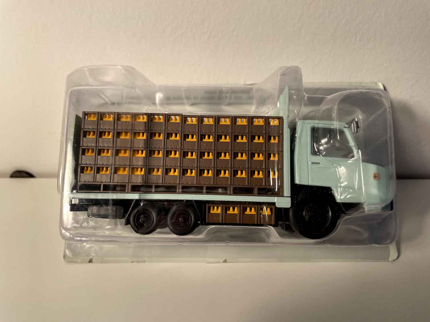 Camion Berliet Tékel bleu pâle transport de boissons (avec bister et avec carton)
