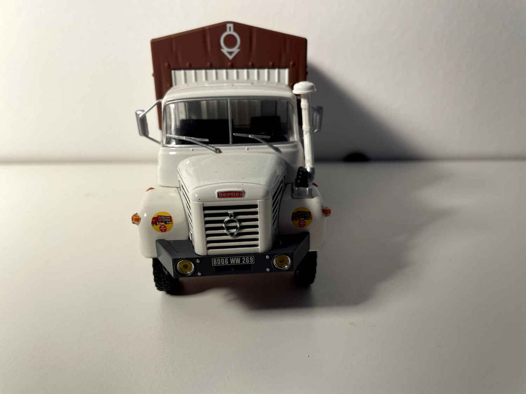 Ciężarówka Berliet L 64 8/R 4x4 biała z brązowym plandeką - rajd Afryka 73
