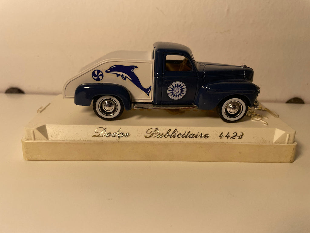 Dodge publicitária azul e branca (com desenho de golfinho e balão) - Solido referência 4423