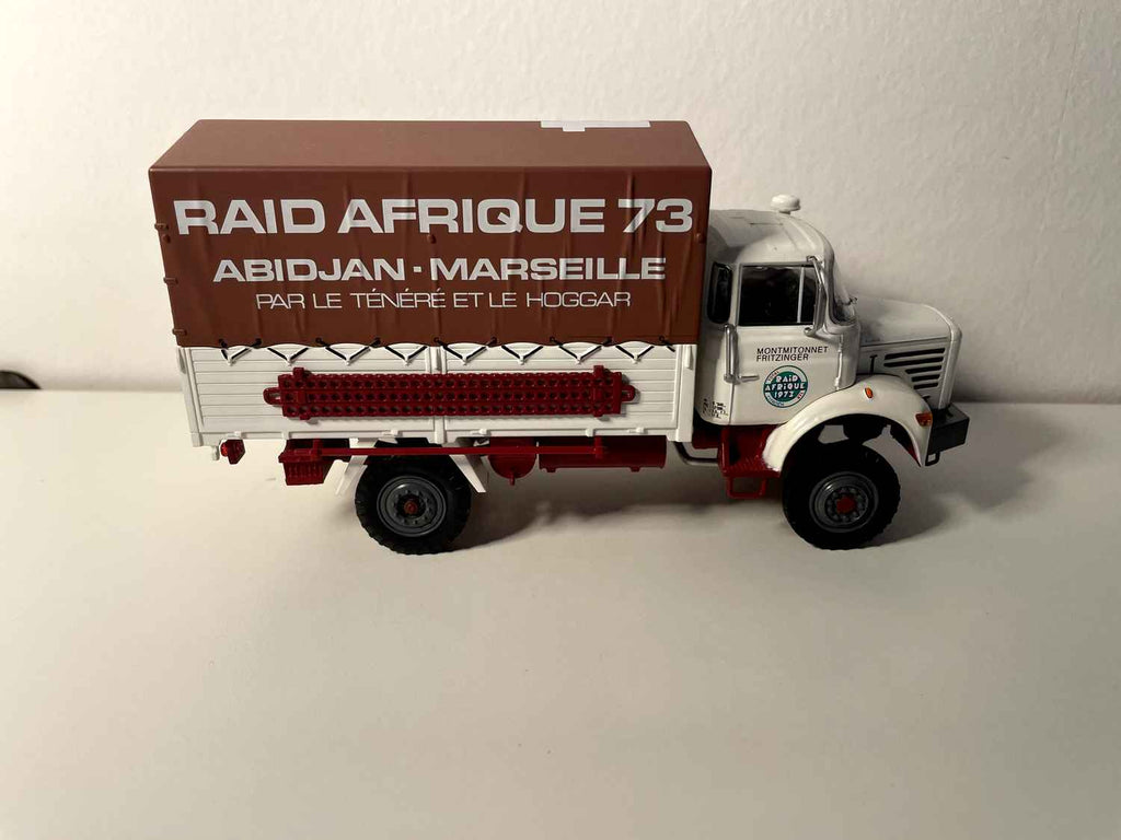 Ciężarówka Berliet L 64 8/R 4x4 biała z brązowym plandeką - rajd Afryka 73