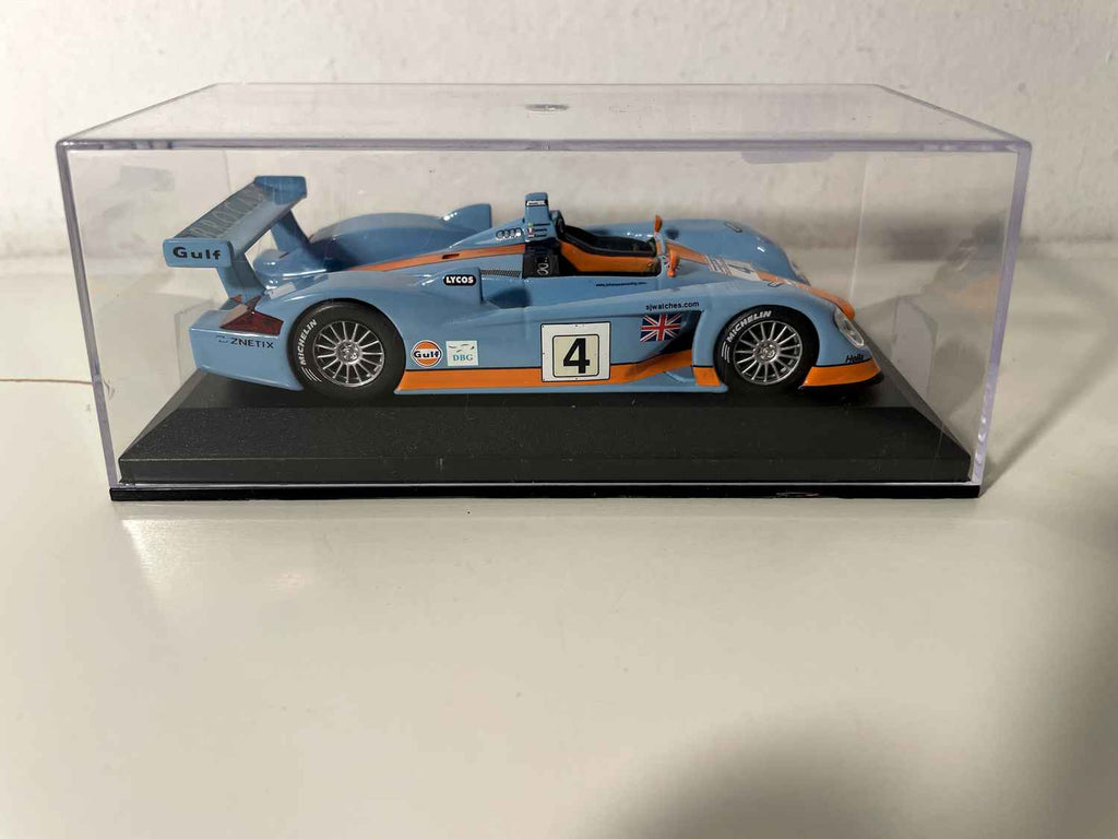 Audi R8 bleue et orange (couleurs de GULF) numéro 4 - 24 heures du Mans de 2001