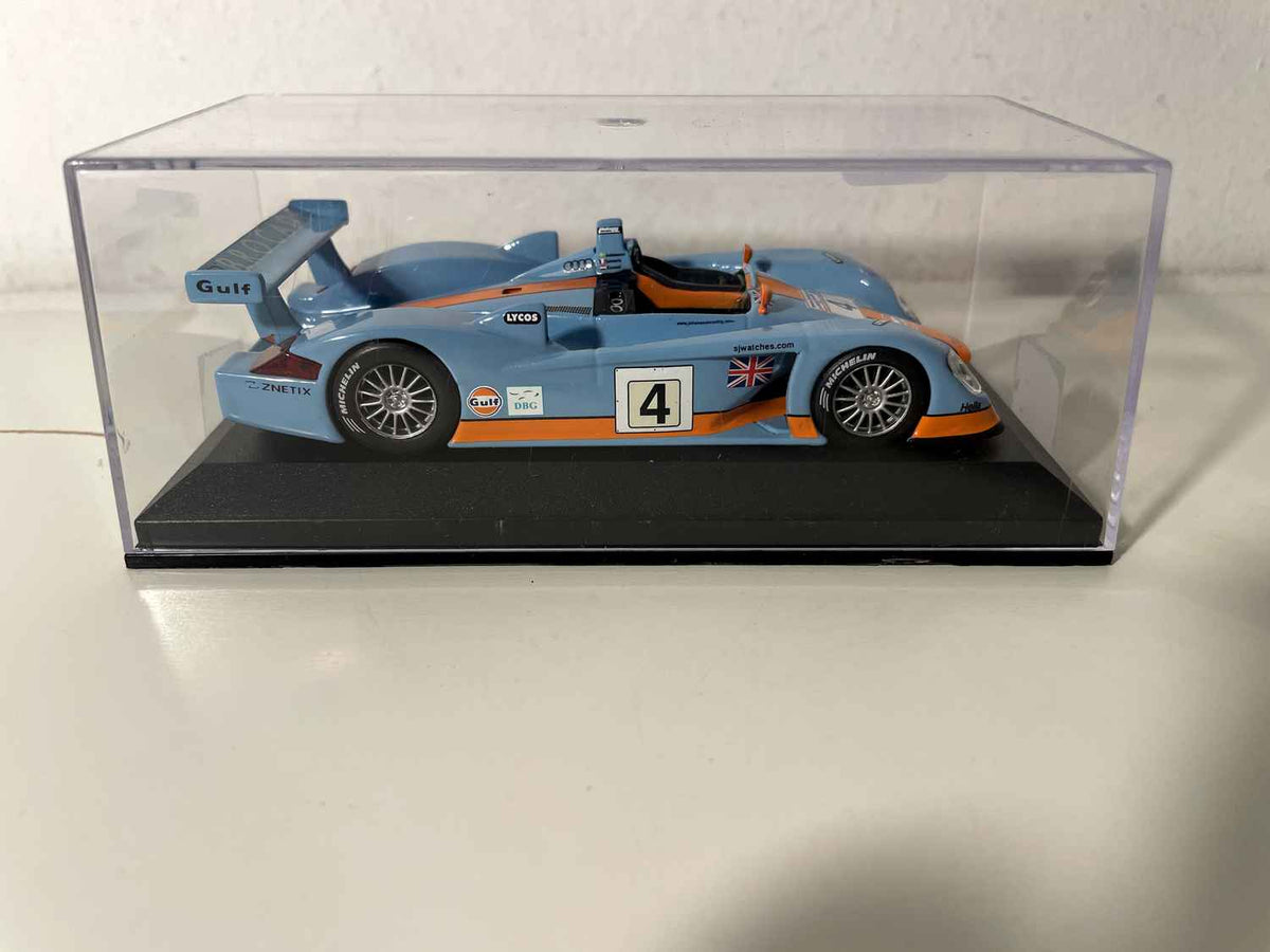 Audi R8 bleue et orange (couleurs de GULF) numéro 4 - 24 heures du Mans de 2001