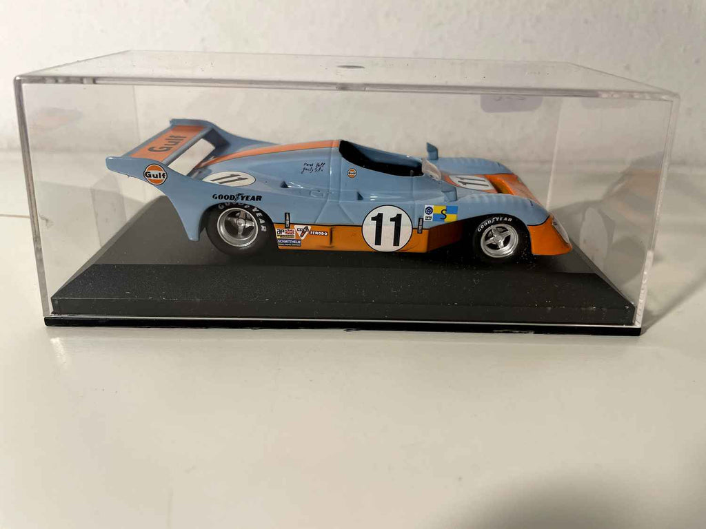 Gulf Mirage GR-8 bleue et orange (couleurs de GULF) numéro 11 - 24 heures du Mans de 1975