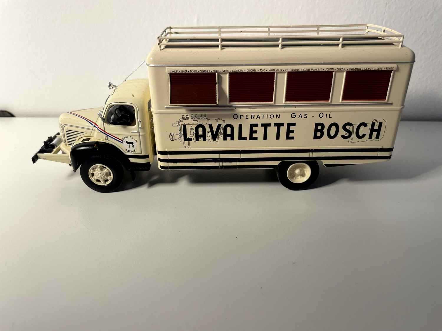 Camión Berliet GLC 6 beige LAVALETTE BOSCH (con blister y cartón)