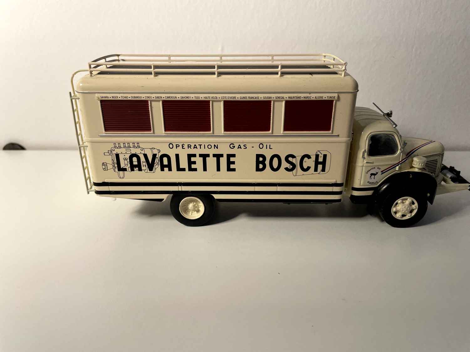 Camión Berliet GLC 6 beige LAVALETTE BOSCH (con blister y cartón)