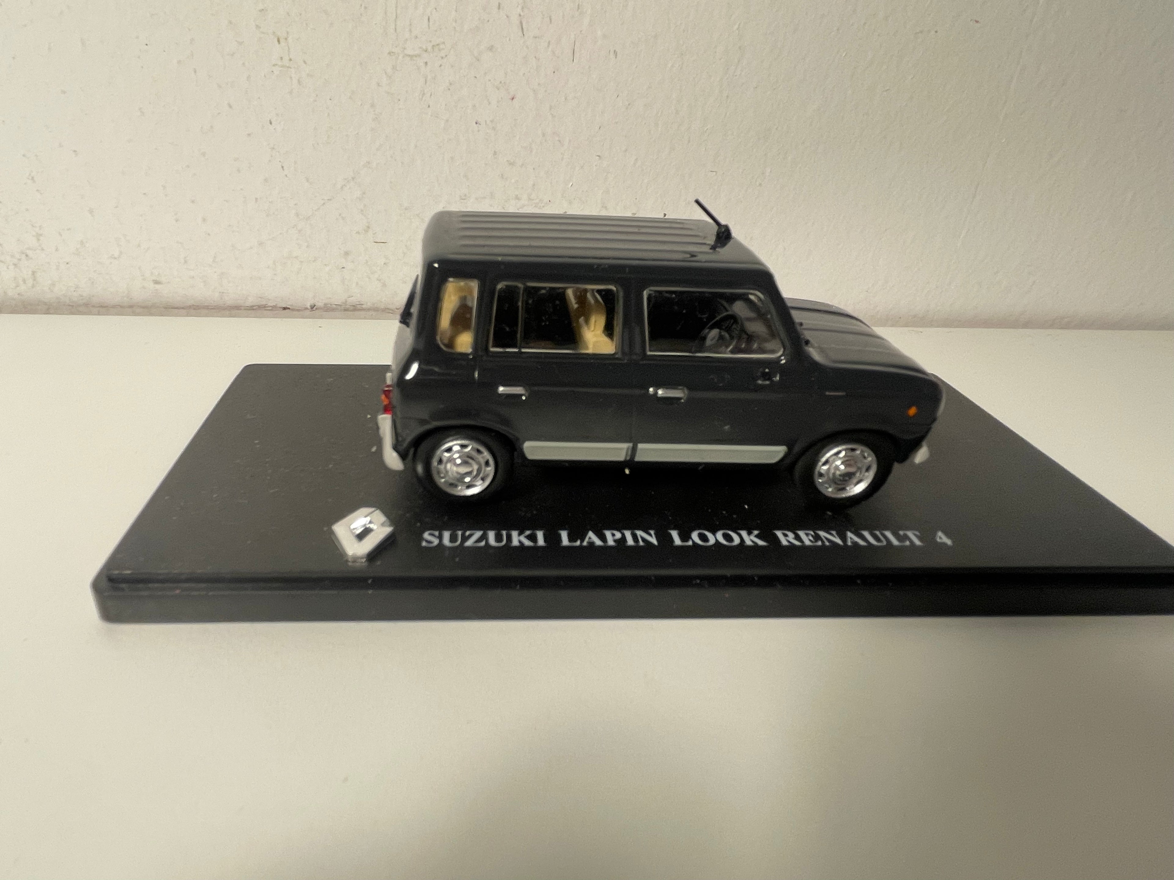 Renault 4 Suzuki Lapin Look de couleur noire (un rétroviseur à coller)
