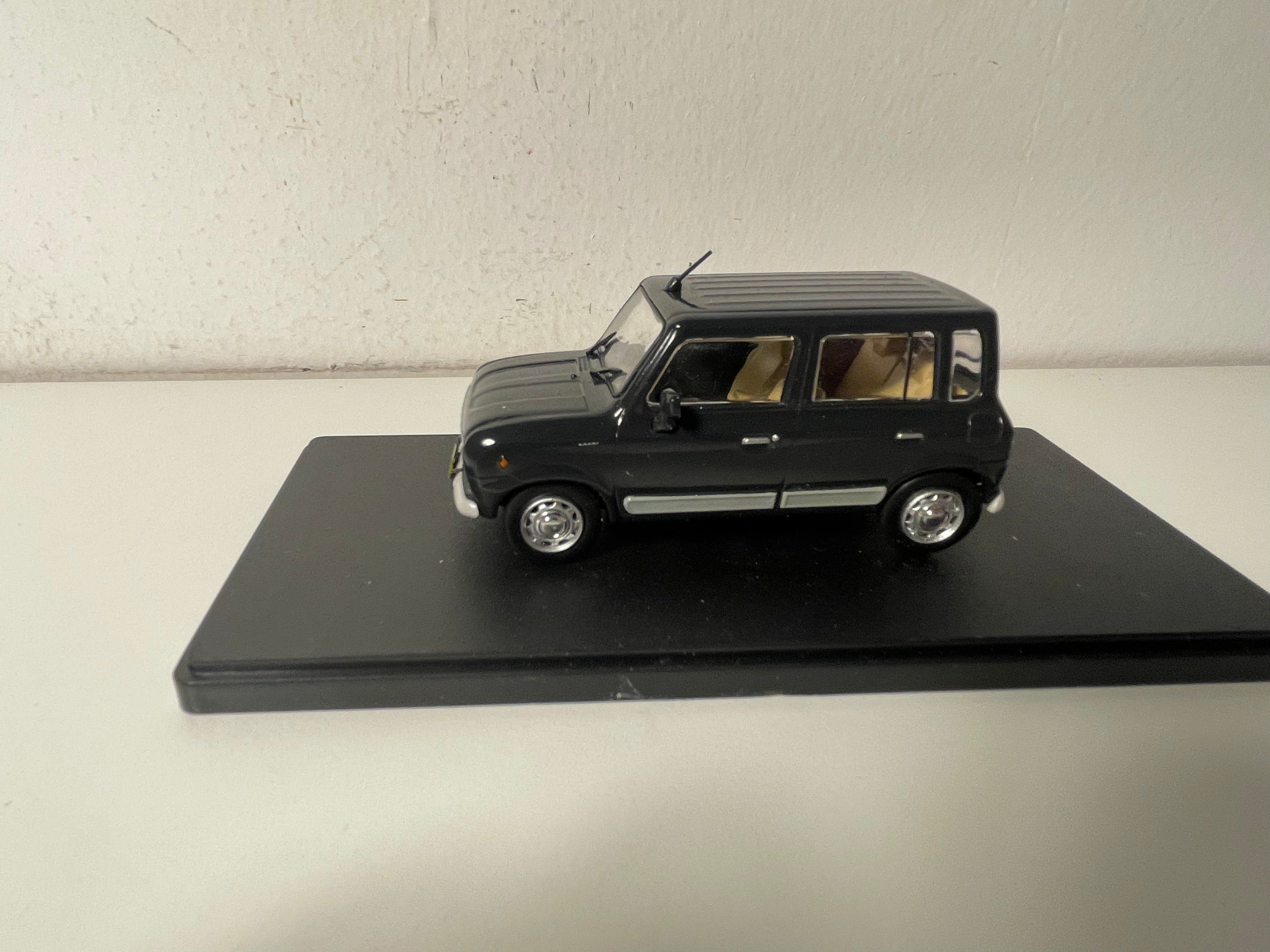 Renault 4 Suzuki Lapin Look de couleur noire (un rétroviseur à coller)