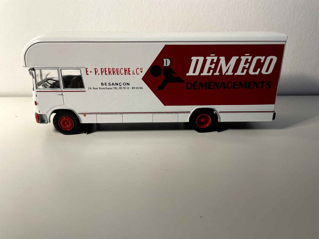 Camión Berliet GBK 75 blanco y rojo Mudanzas DEMECO - colección Hachette