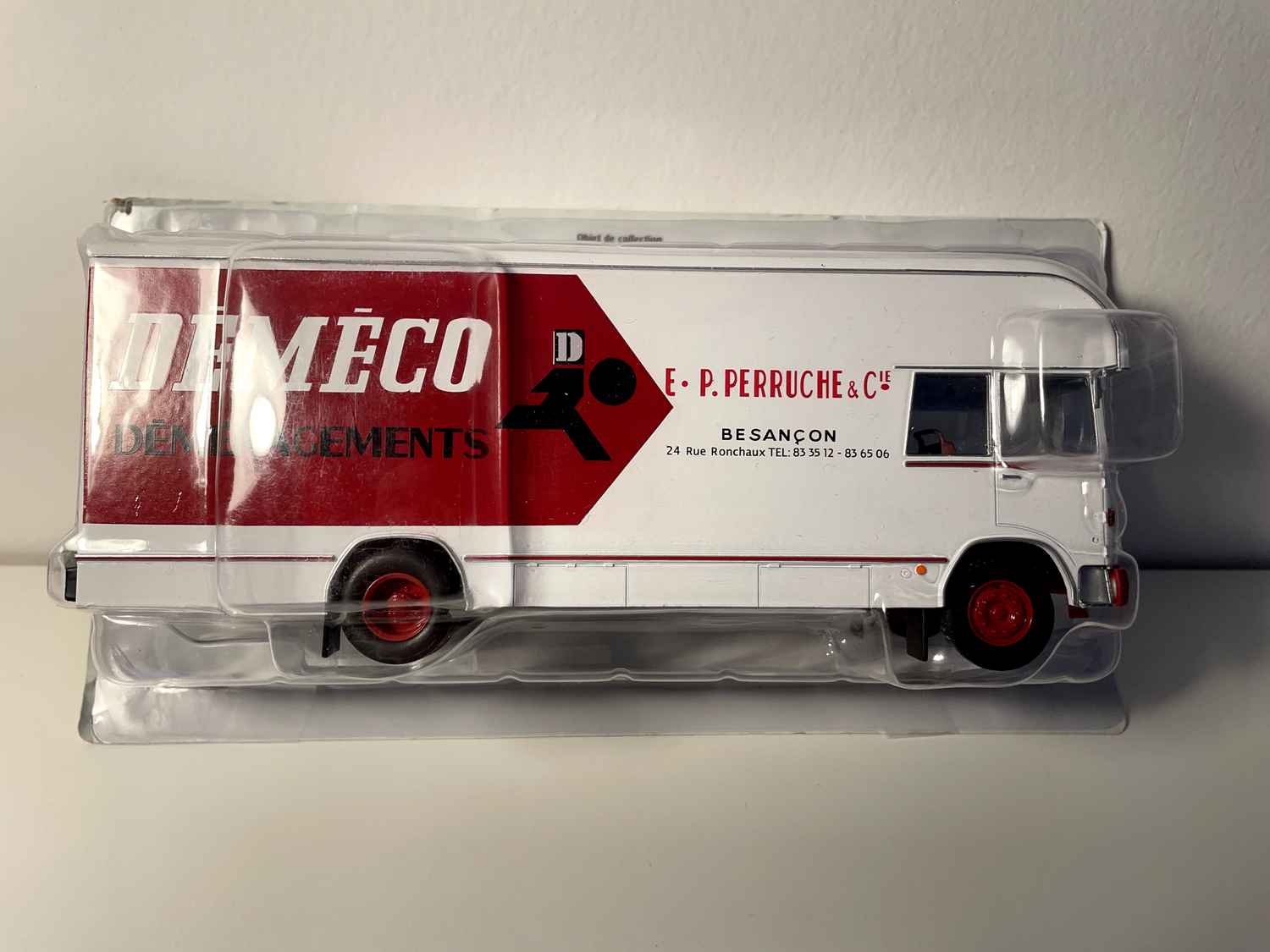 Camion Berliet GBK 75 wäiss a rout Déménagements DEMECO - Sammlung Hachette