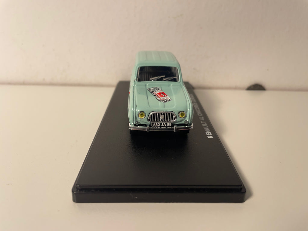 Renault 4L Azul Claro? - Publicidade para a Chicória Leroux